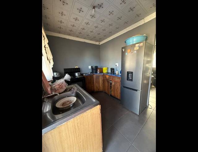 6 BEDROOM HOUSE FOR SALE IN TEMBISA CENTRAL